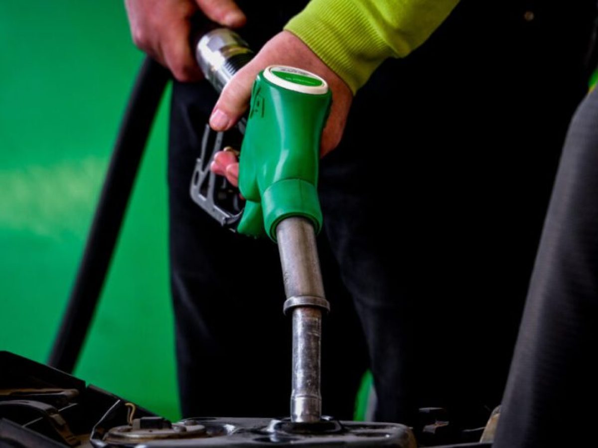 Στο μικροσκόπιο της κυβέρνησης οι επιπτώσεις του πολέμου: Σχέδιο δράσης με τρία σενάρια για ανακούφιση των νοικοκυριών