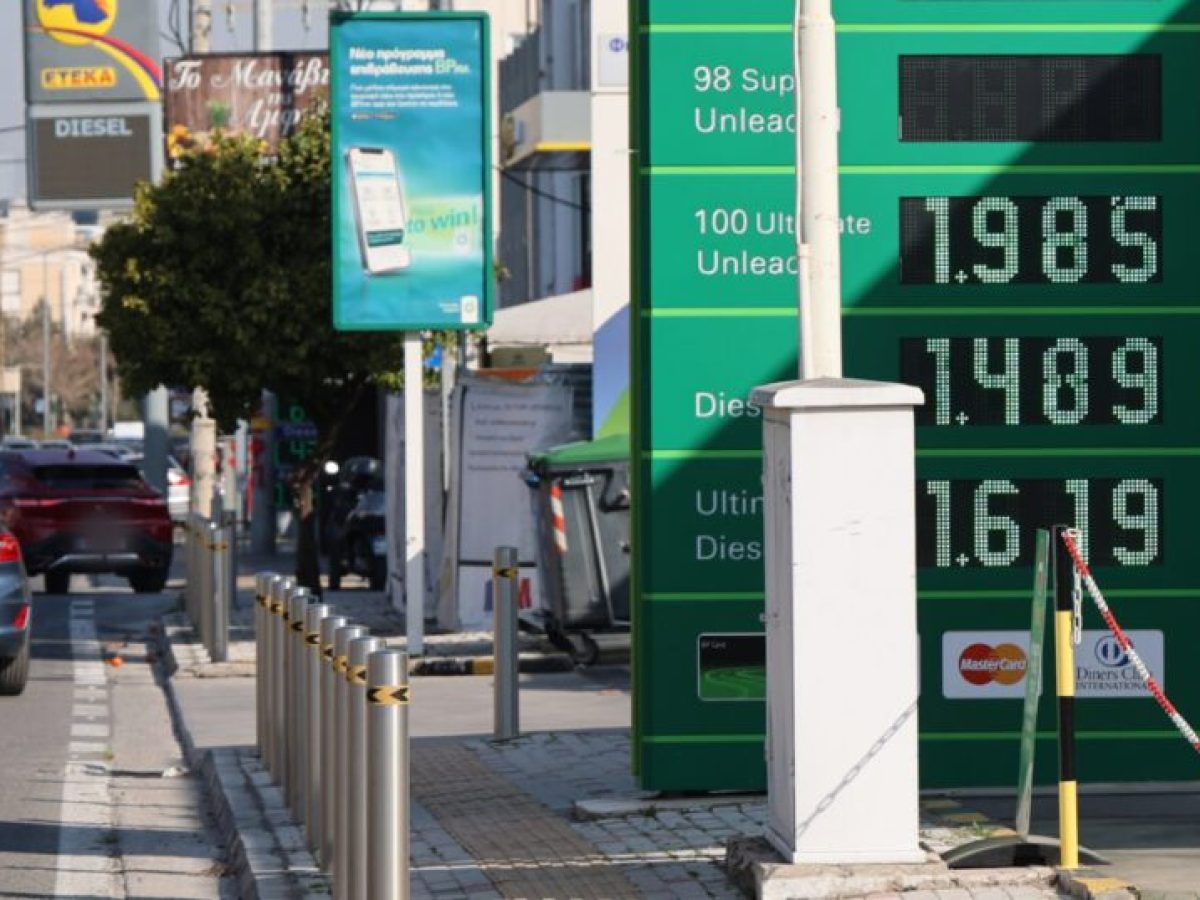 Στο τραπέζι και η μείωση 20% του ΕΦΚ