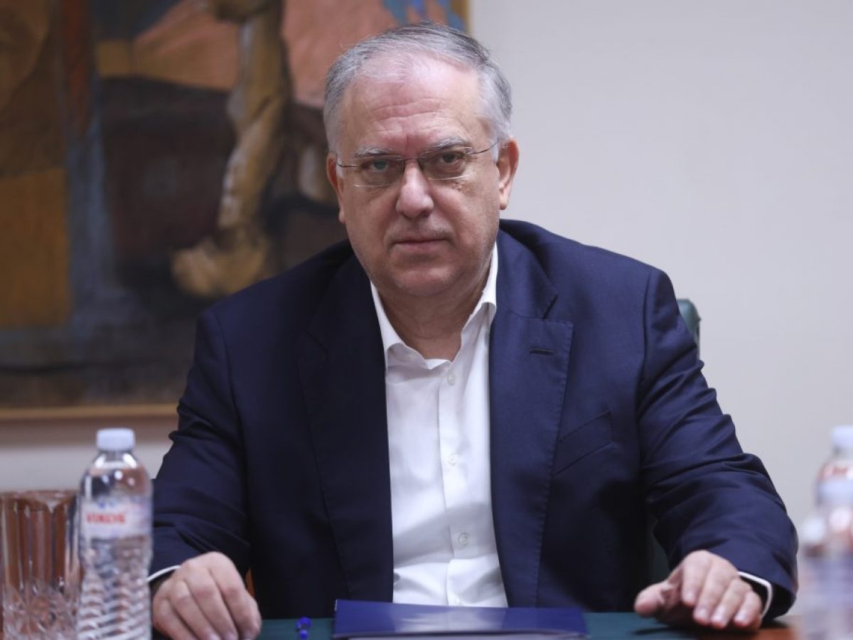 Τα ανακοινωμένα μέτρα για την αισχροκέρδεια επανέλαβε ο Θεοδωρικάκος – 3.000 ευρώ voucher στα πρατήρια για συστήματα εισρ