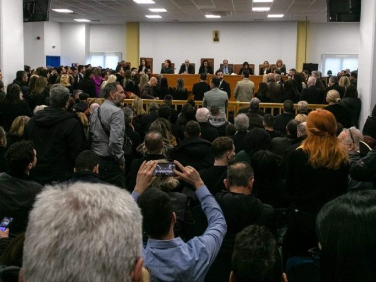 Τέμπη-δίκη: «Μαύρο» στη δημοσιότητα – Οι 36 κατηγορούμενοι