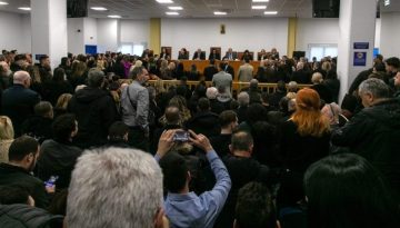 Τέμπη-δίκη: «Μαύρο» στη δημοσιότητα – Οι 36 κατηγορούμενοι