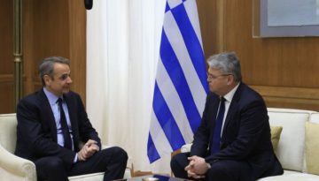 Τι ξέρει ο Μητσοτάκης και καλεί έναν-έναν τους αρχηγούς; Το τετ-α-τετ με Νατσιό και τα μηνύματα ισχύος