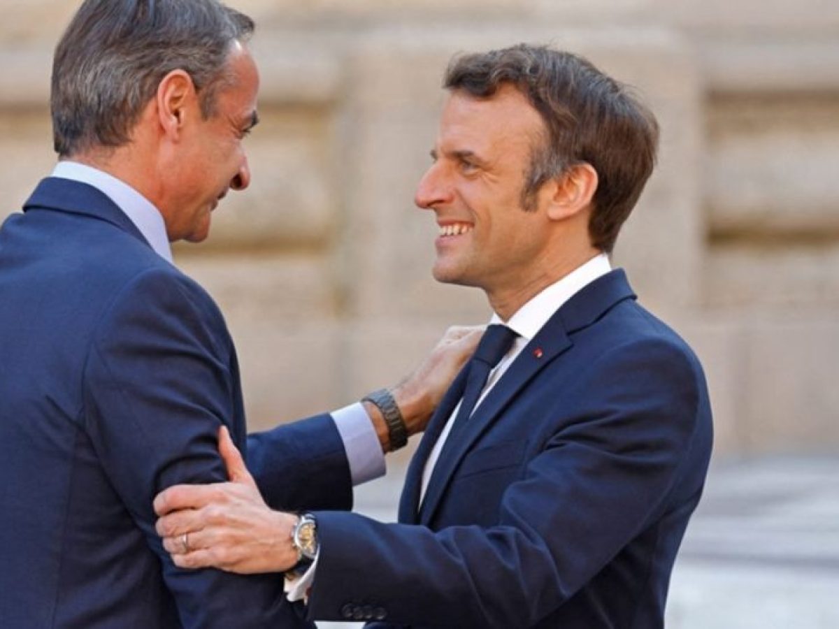 Τηλεφωνική επικοινωνία Μητσοτάκη – Μακρόν για τον πόλεμο στη Μέση Ανατολή