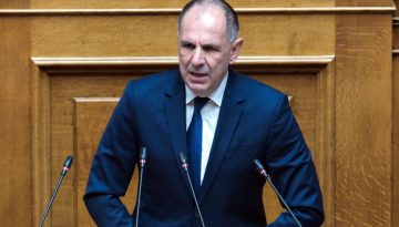 &Tau;&eta;&nu; &epsilon;&pi;ί&theta;&epsilon;&sigma;&eta; &sigma;&tau;&omicron; &epsilon;&lambda;&lambda;&eta;&nu;&iota;&kappa;ό &tau;ά&nu;&kappa;&epsilon;&rho; &sigma;&tau;&eta; &Mu;&alpha;ύ&rho;&eta; &Theta;ά&lambda;&alpha;&sigma;&sigma;&alpha; έ&theta;&epsilon;&sigma;&epsilon; &sigma;&tau;&iota;&sigmaf; &Beta;&rho;&upsilon;&xi;έ&lambda;&lambda;&epsilon;&sigmaf; &omicron; &Gamma;&epsilon;&rho;&alpha;&pi;&epsilon;&tau;&rho;ί&tau;&eta;&sigmaf;