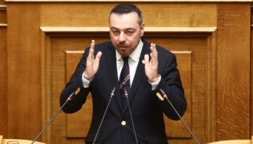 Το χειρουργείο που στέφθηκε με επιτυχία για τον Παρασύρη και η άμεση επιστροφή στα κοινοβουλευτικά του καθήκοντα (Βίντεο)