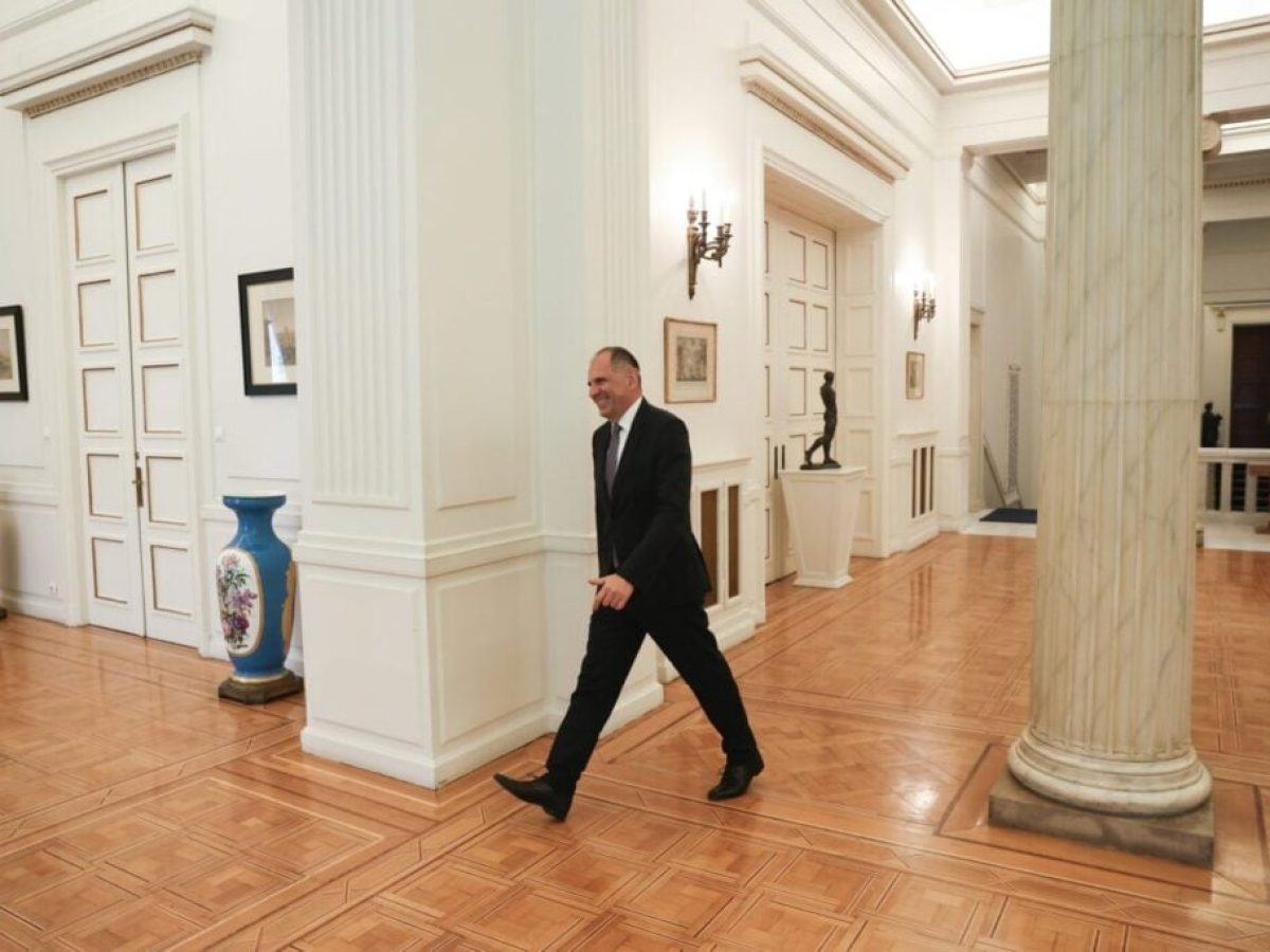 Το «ευχαριστώ» Γεραπετρίτη στα στελέχη του ΥΠΕΞ για τον ασφαλή επαναπατρισμό πάνω από 2.000 Ελλήνων