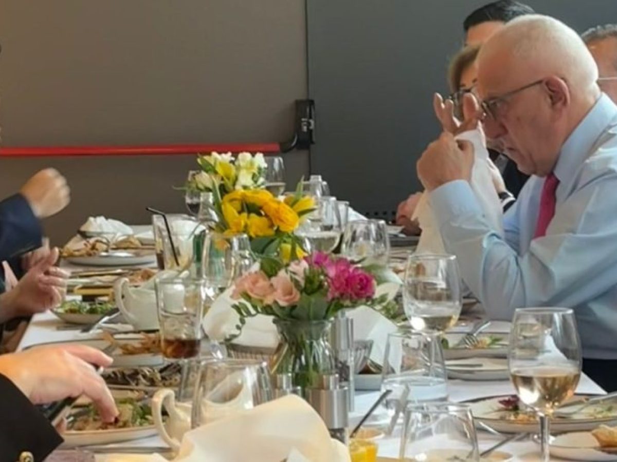 Το γεύμα Κακλαμάνη στην «Πυξίδα» και η κουβέντα για την ΑΕΚ