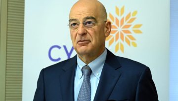 &Tau;&omicron; &kappa;&rho;ί&sigma;&iota;&mu;&omicron; &beta;ή&mu;&alpha; &gamma;&iota;&alpha; &tau;&omicron;&nu; &Nu;. &Delta;έ&nu;&delta;&iota;&alpha;