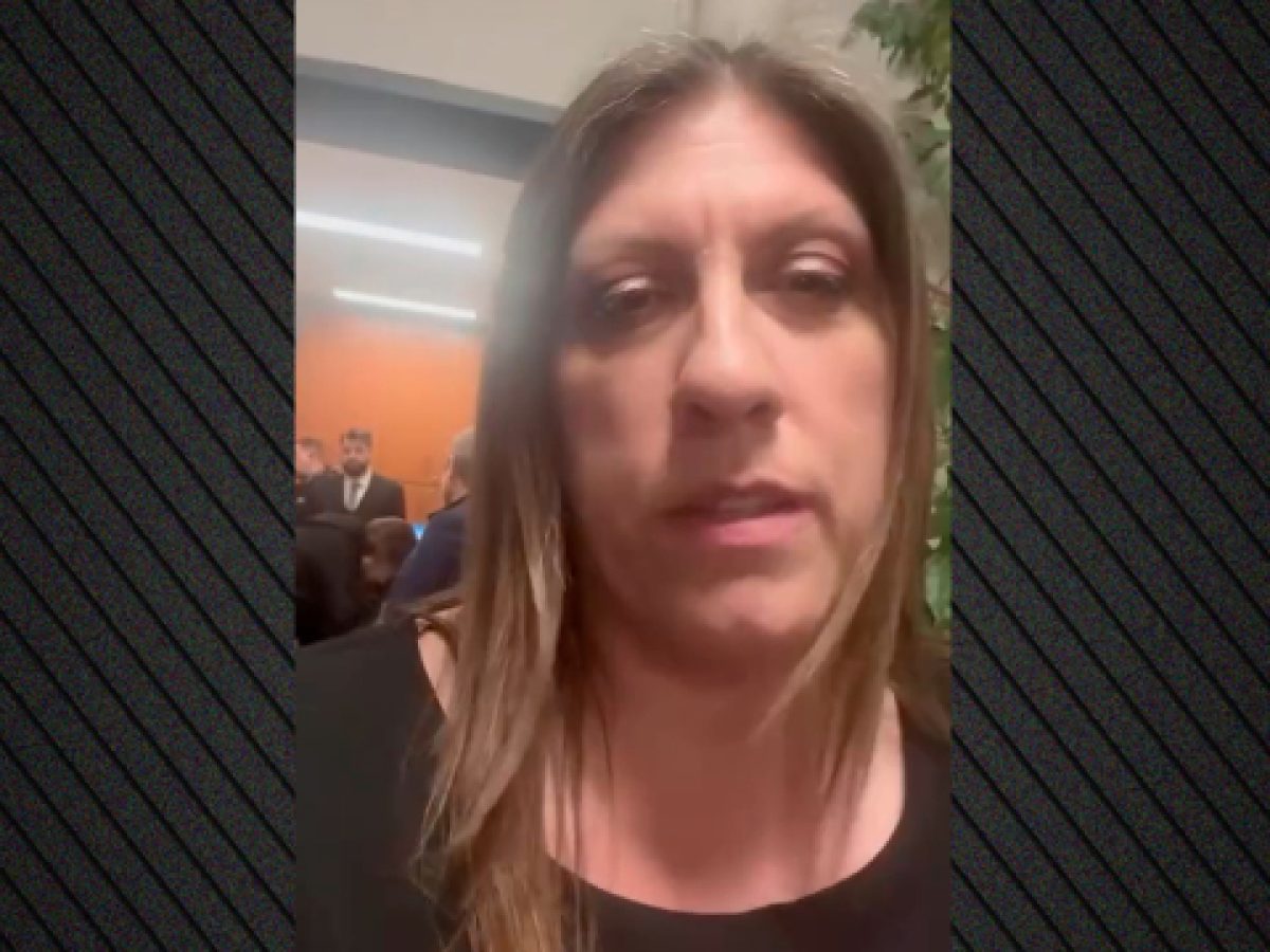 Το βίντεο της Κωνσταντοπούλου από το δικαστικό μέγαρο της Λάρισας ενώ υπέβαλαν μήνυση Καρυστιανού και Ρούτσι