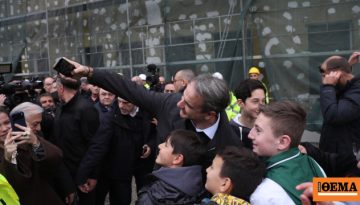 Το… χαλαρό βίντεο Μητσοτάκη από τη Θεσσαλονίκη με παραλειπόμενα: Η συνάντηση με τους μαθητές από την Αθήνα, οι selfies