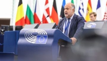 Τσιόδρας στο Ευρωκοινοβούλιο: Ενίσχυση της προστασίας των καταναλωτών με νέους κανόνες για τα πακέτα ταξιδιών