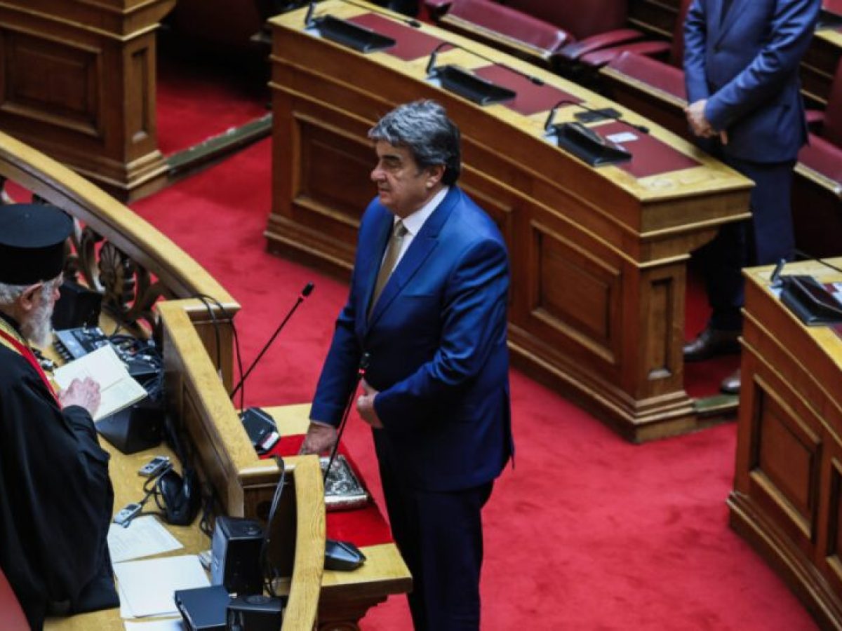 Βαγγέλης Γιαννακούρας: Ορκίστηκε βουλευτής του ΠΑΣΟΚ στη θέση του Οδυσσέα Κωνσταντινόπουλο