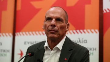 Βαρουφάκης στη Hurriyet: «Η Τουρκία φέρθηκε έξυπνα, ενώ εμείς γίναμε δορυφόρος του Ισραήλ»