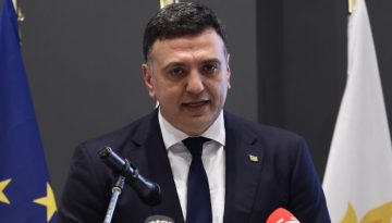 &Beta;&alpha;&sigma;ί&lambda;&eta;&sigmaf; &Kappa;&iota;&kappa;ί&lambda;&iota;&alpha;&sigmaf;: &laquo;&Pi;&rho;ώ&tau;&alpha; &eta; &alpha;&sigma;&phi;ά&lambda;&epsilon;&iota;&alpha; &tau;&omega;&nu; &nu;&alpha;&upsilon;&tau;&iota;&kappa;ώ&nu; &mu;&alpha;&sigmaf;&raquo; &ndash; &Omicron;&iota; &kappa;ί&nu;&delta;&upsilon;&nu;&omicron;&iota; &sigma;&tau;&eta; &Mu;έ&sigma;&eta; &Alpha;&nu;&alpha;&tau;&omicron;&lambda;ή &kappa;&alpha;&iota; &tau;&omicron; &sigma;&chi;έ&delta;&iota;&omicron; &gamma;&iota;&alpha; &Kappa;&rho;ή&tau;&eta;