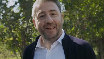 &Beta;ί&nu;&tau;&epsilon;&omicron; &Pi;&alpha;&Sigma;&omicron;&Kappa; &epsilon;&nu;ό&psi;&epsilon;&iota; &Sigma;&upsilon;&nu;&epsilon;&delta;&rho;ί&omicron;&upsilon;: &laquo;&Mu;&alpha;&zeta;ί &kappa;&epsilon;&rho;&delta;ί&zeta;&omicron;&upsilon;&mu;&epsilon; &tau;&eta;&nu; &Epsilon;&lambda;&lambda;ά&delta;&alpha; &pi;&omicron;&upsilon; &alpha;&xi;ί&zeta;&omicron;&upsilon;&mu;&epsilon;&raquo;