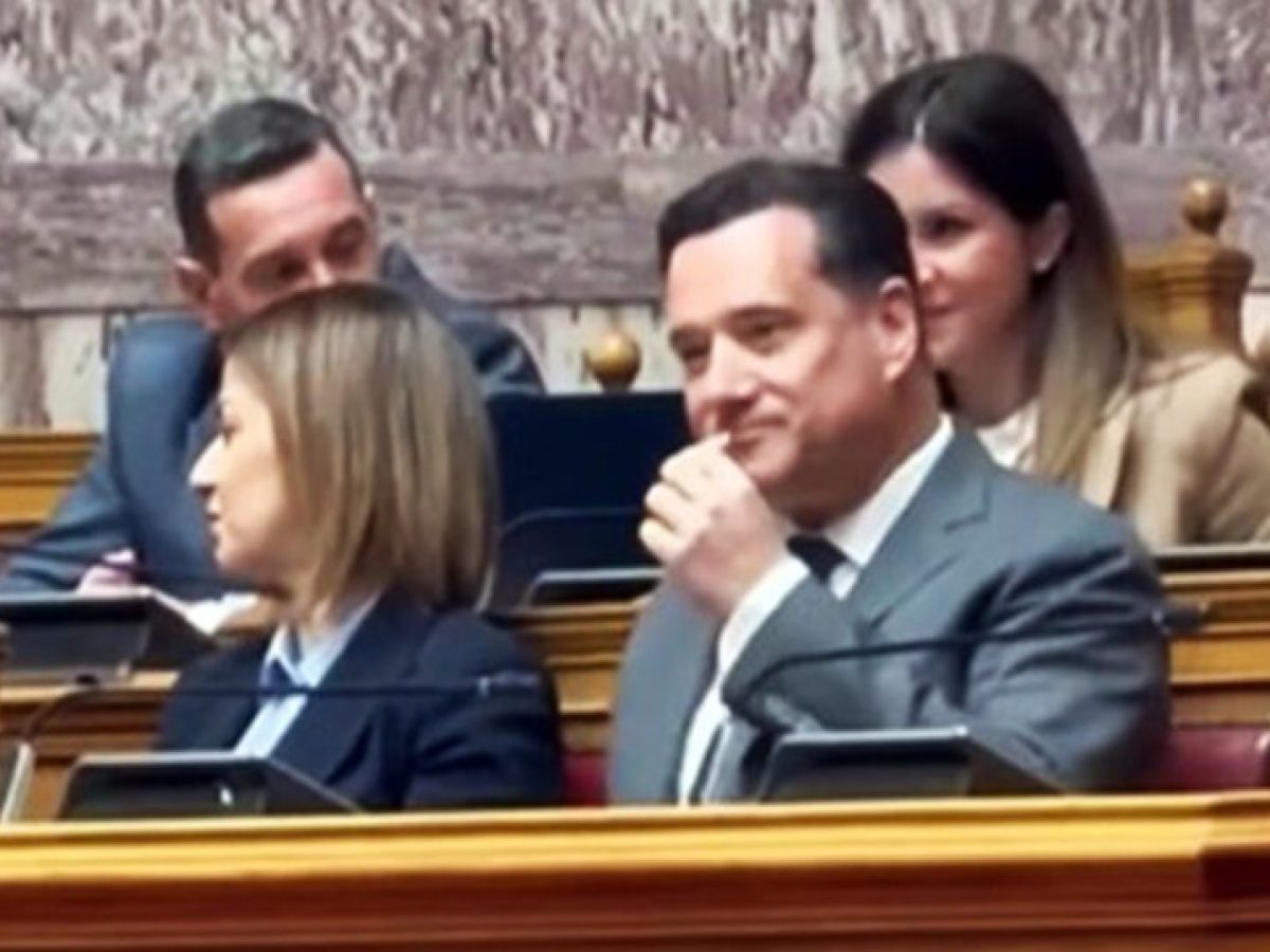 Βουλευτές της ΝΔ βρήκαν «άνοστα» τα… κρακεράκια του Άδωνη