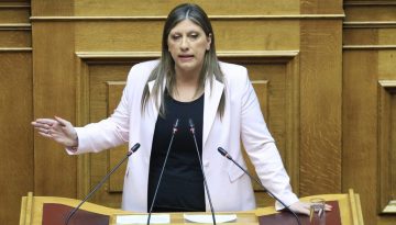 Βουλή: Επίθεση Κωνσταντοπούλου στην κυβέρνηση για τις συνθήκες διεξαγωγής της δίκης των Τεμπών