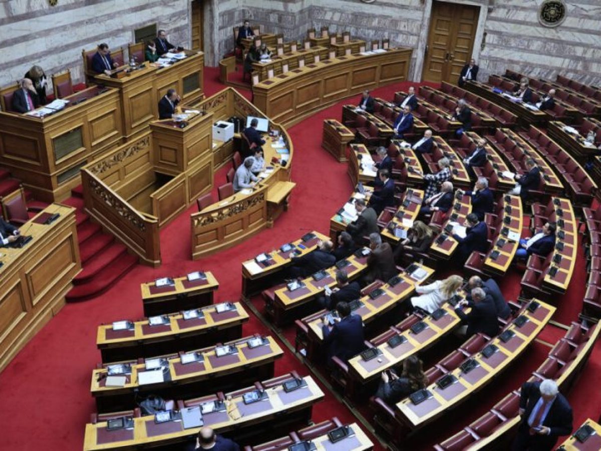 Βουλή: Υπερψηφίστηκε η επιστολική ψήφος των αποδήμων – Δεν τίθεται άμεσα σε εφαρμογή η τριεδρική περιφέρεια