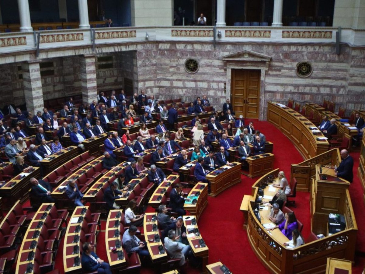 Βουλή: Κατατέθηκαν προς κύρωση οι συμβάσεις με τις Chevron και Helleniq για τους υδρογονάνθρακες
