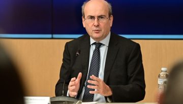 Βουλή: Κατατέθηκε το νομοσχέδιο για τη δραστική μείωση των διοικητικών βαρών και την ενίσχυση της διαφάνειας