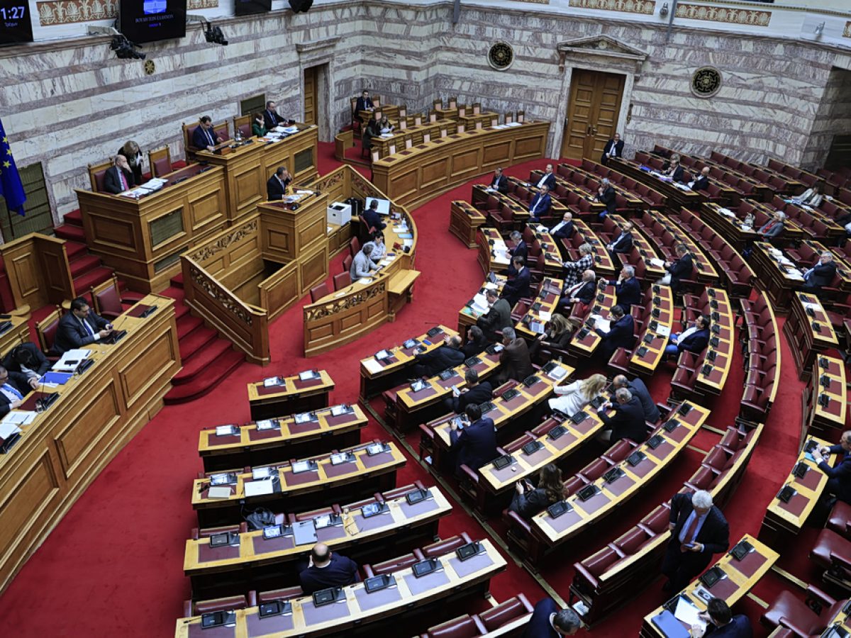 Βουλή: Ο πόλεμος στο Ιράν «έκλεψε» τη συνεδρίαση για την επιστολική ψήφο