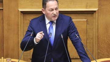 «Ξεγύμνωσε» το ΠΑΣΟΚ ο Πέτσας: «Ταυτίζεστε με τον Σάντσεθ που εξοπλίζει την Τουρκία»