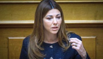 Ζαχαράκη: Τα σχολεία δεν είναι ζούγκλα – Έχει διαταχθεί ΕΔΕ μετά τον θάνατο της 57χρονης εκπαιδευτικού