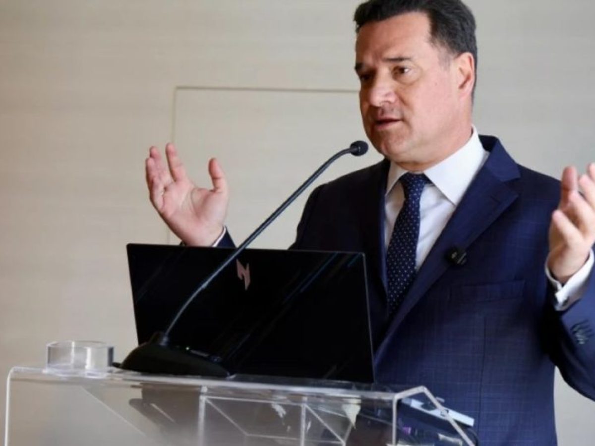 Άδωνις Γεωργιάδης: «Σεβόμαστε και τιμούμε τη γυναίκα» – Ο υπουργός που φέρνει ανθρωπιά στο δημόσιο λόγο