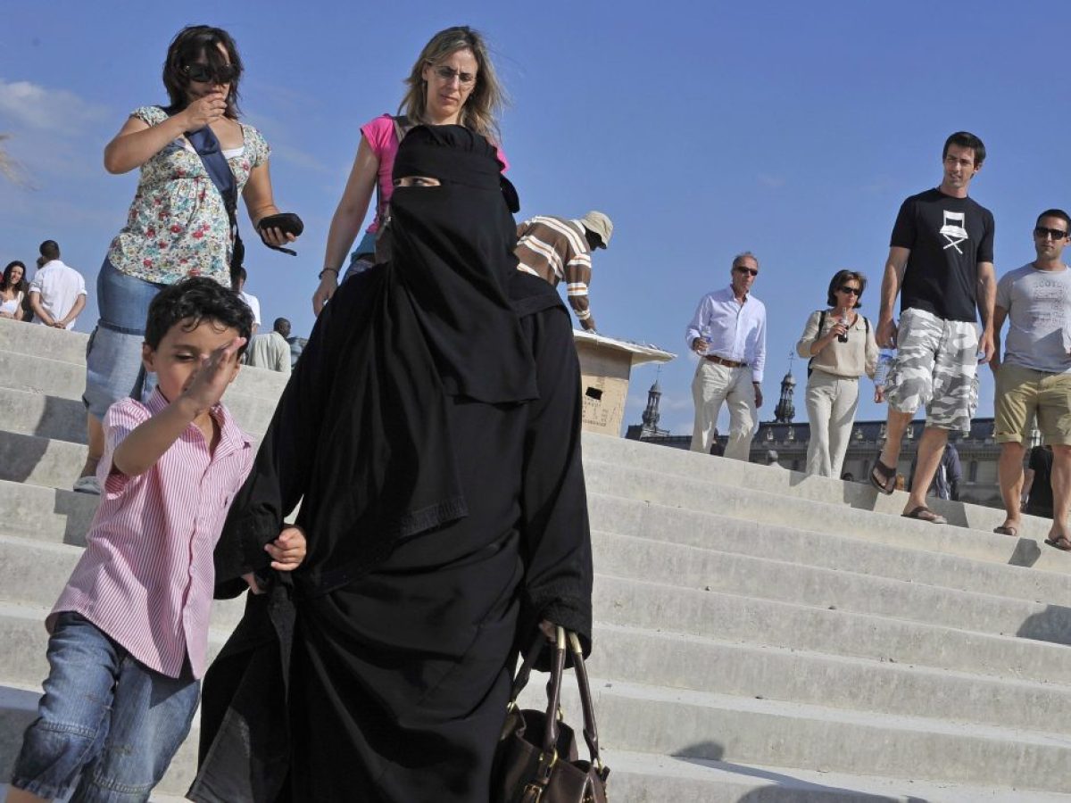 Ανατροπή με την μπούρκα στην Ελλάδα – Τι αλλάζει, το σχόλιο Πλεύρη