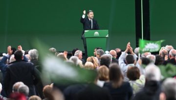 Ανδρουλάκης στο συνέδριο του ΠΑΣΟΚ: «Ξεκινάμε τον αγώνα για τη μεγάλη πολιτική αλλαγή»