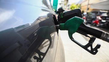 Από αύριο σε ισχύ η επιδότηση στο diesel κίνησης – Τις επόμενες ημέρες το fuel pass