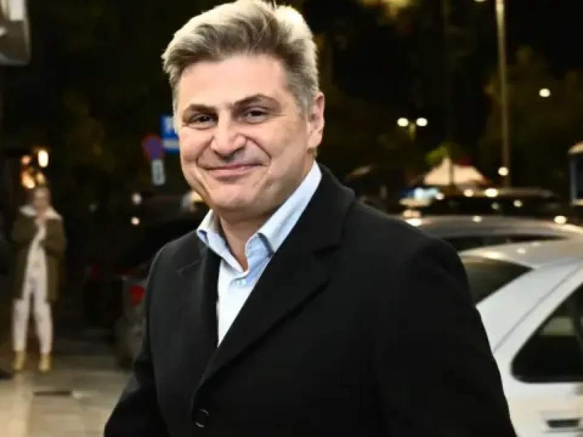 Αποθεώνει ΠΑΣΟΚ ο Φαραντούρης: Υπάρχει ένας συγκροτημένος πόλος με αρχηγό, πρόγραμμα και στελέχη που ξέρει τι θέλει