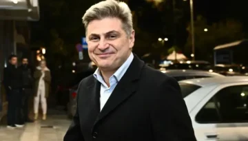 Αποθεώνει ΠΑΣΟΚ ο Φαραντούρης: Υπάρχει ένας συγκροτημένος πόλος με αρχηγό, πρόγραμμα και στελέχη που ξέρει τι θέλει