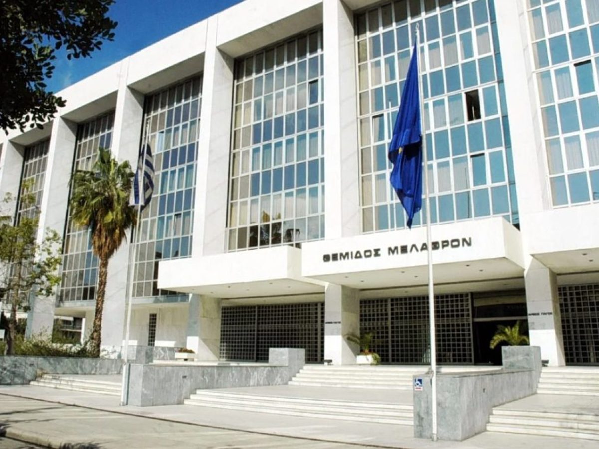 Ά&rho;&epsilon;&iota;&omicron;&sigmaf; &Pi;ά&gamma;&omicron;&sigmaf; &kappa;&alpha;&iota; &upsilon;&pi;&omicron;&kappa;&lambda;&omicron;&pi;έ&sigmaf;: &laquo;&Mu;ί&alpha; &alpha;&kappa;ό&mu;&eta; &Delta;&epsilon;&upsilon;&tau;έ&rho;&alpha;&raquo;, &eta; &theta;&epsilon;&sigma;&mu;&iota;&kappa;ό&sigmaf; &sigma;&upsilon;&nu;&alpha;&gamma;&epsilon;&rho;&mu;ό&sigmaf;; &ndash; &Tau;&omicron; &sigma;&chi;ό&lambda;&iota;&omicron; &tau;&omicron;&upsilon; &delta;&iota;&epsilon;&upsilon;&theta;&upsilon;&nu;&tau;ή &tau;&omega;&nu; &Nu;&Epsilon;&Omega;&Nu; &Gamma;&iota;ώ&rho;&gamma;&omicron;&upsilon; &Mu;&alpha;&nu;&tau;έ&lambda;