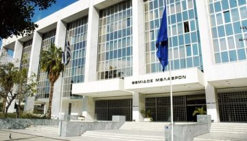 Ά&rho;&epsilon;&iota;&omicron;&sigmaf; &Pi;ά&gamma;&omicron;&sigmaf; &kappa;&alpha;&iota; &upsilon;&pi;&omicron;&kappa;&lambda;&omicron;&pi;έ&sigmaf;: &laquo;&Mu;ί&alpha; &alpha;&kappa;ό&mu;&eta; &Delta;&epsilon;&upsilon;&tau;έ&rho;&alpha;&raquo;, &eta; &theta;&epsilon;&sigma;&mu;&iota;&kappa;ό&sigmaf; &sigma;&upsilon;&nu;&alpha;&gamma;&epsilon;&rho;&mu;ό&sigmaf;; &ndash; &Tau;&omicron; &sigma;&chi;ό&lambda;&iota;&omicron; &tau;&omicron;&upsilon; &delta;&iota;&epsilon;&upsilon;&theta;&upsilon;&nu;&tau;ή &tau;&omega;&nu; &Nu;&Epsilon;&Omega;&Nu; &Gamma;&iota;ώ&rho;&gamma;&omicron;&upsilon; &Mu;&alpha;&nu;&tau;έ&lambda;
