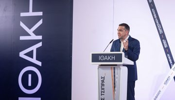 &Alpha;&lambda;. &Tau;&sigma;ί&pi;&rho;&alpha;&sigmaf;: &Tau;&omicron; &laquo;&omicron;&iota;&kappa;&omicron;&nu;&omicron;&mu;&iota;&kappa;ό έ&gamma;&kappa;&lambda;&eta;&mu;&alpha;&raquo; &tau;&eta;&sigmaf; &kappa;&upsilon;&beta;έ&rho;&nu;&eta;&sigma;&eta;&sigmaf; &Mu;&eta;&tau;&sigma;&omicron;&tau;ά&kappa;&eta; &mu;&epsilon; &tau;&eta; &Delta;&Epsilon;&Eta; &kappa;&alpha;&iota; &tau;&omicron; &laquo;&pi;&alpha;&iota;&chi;&nu;ί&delta;&iota;&raquo; &gamma;&iota;&alpha; &nu;&alpha; &laquo;&kappa;&omicron;&nu;&omicron;&mu;ή&sigma;&epsilon;&iota; &eta; CVC&raquo;
