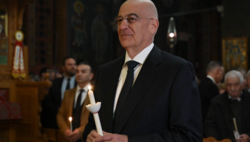 &Alpha;&nu;ά&sigma;&tau;&alpha;&sigma;&eta; &sigma;&tau;&eta;&nu; &Alpha;&lambda;&epsilon;&xi;&alpha;&nu;&delta;&rho;&omicron;ύ&pi;&omicron;&lambda;&eta; έ&kappa;&alpha;&nu;&epsilon; &omicron; &Delta;έ&nu;&delta;&iota;&alpha;&sigmaf; &ndash; &Tau;&omicron; &mu;ή&nu;&upsilon;&mu;ά &tau;&omicron;&upsilon;