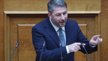 &Alpha;&nu;&delta;&rho;&omicron;&upsilon;&lambda;ά&kappa;&eta;&sigmaf;: &Delta;&eta;&mu;ό&sigma;&iota;&omicron; dealά&rho;&iota;&sigma;&mu;&alpha; &Mu;&alpha;&xi;ί&mu;&omicron;&upsilon; &mu;&epsilon; &tau;&omicron;&upsilon;&sigmaf; 13 &ndash; &Pi;&rho;&omicron;&epsilon;&xi;&omicron;&phi;&lambda;&omicron;ύ&nu; &tau;&eta;&nu; &alpha;&tau;&iota;&mu;&omega;&rho;&eta;&sigma;ί&alpha; &pi;&rho;&iota;&nu; &mu;&iota;&lambda;ή&sigma;&epsilon;&iota; &eta; &Delta;&iota;&kappa;&alpha;&iota;&omicron;&sigma;ύ&nu;&eta;