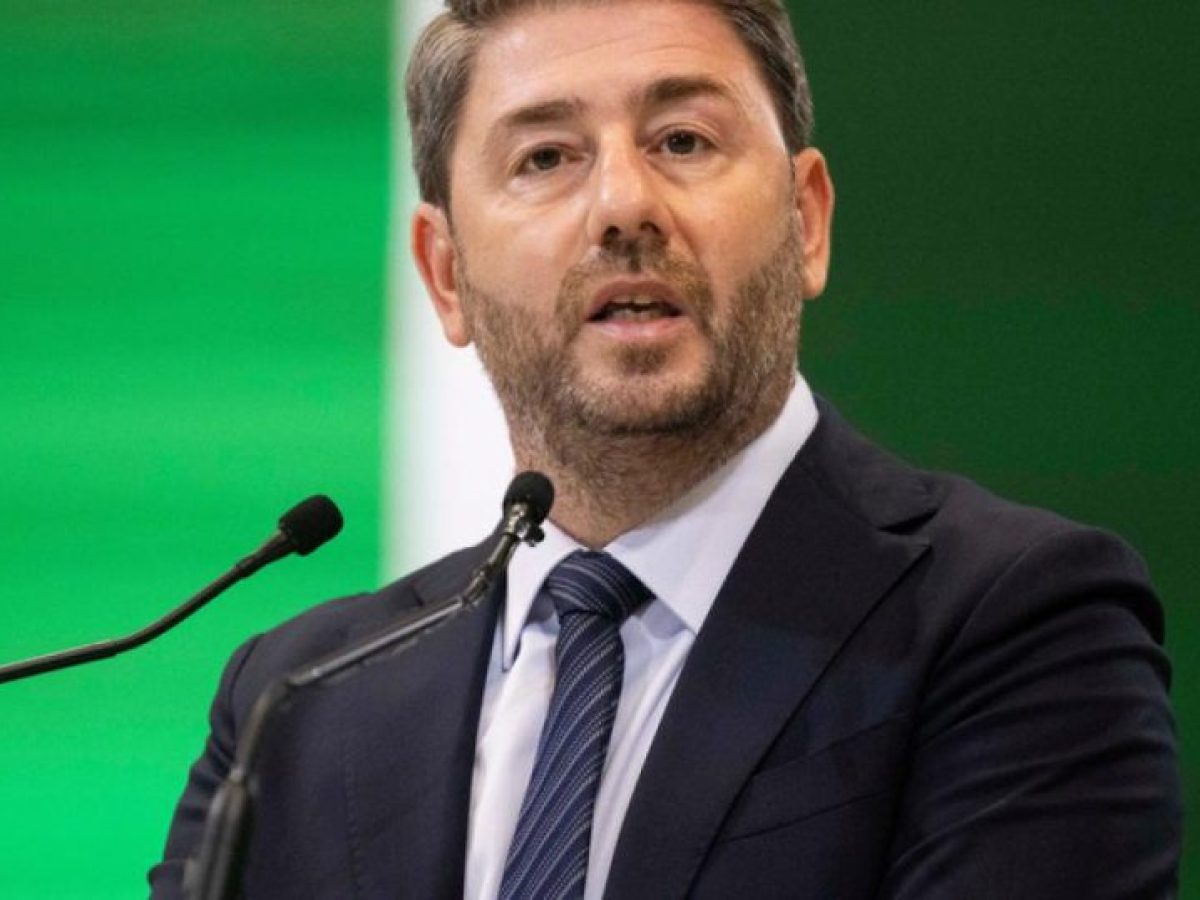 &Alpha;&nu;&delta;&rho;&omicron;&upsilon;&lambda;ά&kappa;&eta;&sigmaf;: &laquo;&Delta;ί&nu;&omicron;&upsilon;&mu;&epsilon; &mu;&iota;&alpha; &pi;&omicron;&lambda;&iota;&tau;&iota;&kappa;ή &lambda;ύ&sigma;&eta; &sigma;&tau;&omicron;&nu; &epsilon;&lambda;&lambda;&eta;&nu;&iota;&kappa;ό &lambda;&alpha;ό &chi;&omega;&rho;ί&sigmaf; &lambda;&alpha;ϊ&kappa;&iota;&sigma;&mu;&omicron;ύ&sigmaf;&raquo;