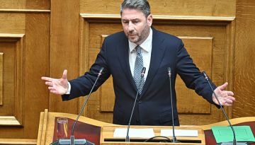 &Alpha;&nu;&delta;&rho;&omicron;&upsilon;&lambda;ά&kappa;&eta;&sigmaf;: Έ&gamma;&iota;&nu;&epsilon; &chi;&upsilon;&delta;&alpha;ί&omicron; &nu;&tau;&iota;&lambda;ά&rho;&iota;&sigma;&mu;&alpha; &chi;&theta;&epsilon;&sigmaf; &sigma;&tau;&eta; &Beta;&omicron;&upsilon;&lambda;ή &ndash; &Omicron; &Mu;&eta;&tau;&sigma;&omicron;&tau;ά&kappa;&eta;&sigmaf; έ&delta;&omega;&sigma;&epsilon; &psi;ί&chi;&omicron;&upsilon;&lambda;&alpha; &sigma;&tau;&omicron;&nu; &kappa;ό&sigma;&mu;&omicron;