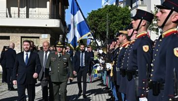 &Alpha;&nu;&delta;&rho;&omicron;&upsilon;&lambda;ά&kappa;&eta;&sigmaf; &gamma;&iota;&alpha; &tau;&eta;&nu; 200ή &epsilon;&pi;έ&tau;&epsilon;&iota;&omicron; &tau;&eta;&sigmaf; &Epsilon;&xi;ό&delta;&omicron;&upsilon; &tau;&omicron;&upsilon; &Mu;&epsilon;&sigma;&omicron;&lambda;&omicron;&gamma;&gamma;ί&omicron;&upsilon;: &laquo;&Sigma;ή&mu;&epsilon;&rho;&alpha; &tau;&iota;&mu;&omicron;ύ&mu;&epsilon; &tau;&omicron;&upsilon;&sigmaf; ή&rho;&omega;έ&sigmaf; &mu;&alpha;&sigmaf;&raquo;