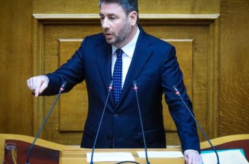 &Alpha;ndroulakis-i-chora-chriazete-politiki