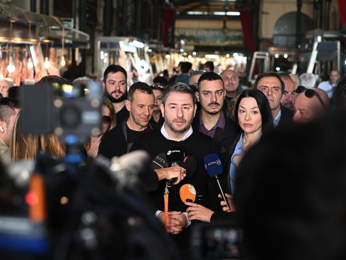 &Alpha;&nu;&delta;&rho;&omicron;&upsilon;&lambda;ά&kappa;&eta;&sigmaf;: &laquo;&Eta; &kappa;&upsilon;&beta;έ&rho;&nu;&eta;&sigma;&eta; ό&chi;&iota; &mu;ό&nu;&omicron; &delta;&epsilon;&nu; &delta;ί&nu;&epsilon;&iota; &lambda;ύ&sigma;&epsilon;&iota;&sigmaf; &sigma;&tau;&alpha; &pi;&rho;&omicron;&beta;&lambda;ή&mu;&alpha;&tau;&alpha;, &alpha;&lambda;&lambda;ά &pi;&alpha;&rho;ά&gamma;&epsilon;&iota; &sigma;&upsilon;&nu;&epsilon;&chi;ώ&sigmaf; &sigma;&kappa;ά&nu;&delta;&alpha;&lambda;&alpha;&raquo;