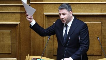 &Alpha;&nu;&delta;&rho;&omicron;&upsilon;&lambda;ά&kappa;&eta;&sigmaf;: &Mu;&epsilon; &tau;&omicron; &delta;ά&kappa;&tau;&upsilon;&lambda;&omicron; &sigma;&tau;&eta; &sigma;&kappa;&alpha;&nu;&delta;ά&lambda;&eta; &gamma;&iota;&alpha; &tau;&iota;&sigmaf; &upsilon;&pi;&omicron;&kappa;&lambda;&omicron;&pi;έ&sigmaf; &kappa;&alpha;&iota; &tau;&omicron; &beta;&lambda;έ&mu;&mu;&alpha; &sigma;&tau;&iota;&sigmaf; &kappa;ά&lambda;&pi;&epsilon;&sigmaf;