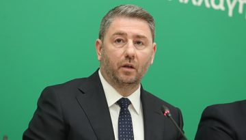 &Alpha;&nu;&delta;&rho;&omicron;&upsilon;&lambda;ά&kappa;&eta;&sigmaf;: &Omicron; &Mu;&eta;&tau;&sigma;&omicron;&tau;ά&kappa;&eta;&sigmaf; &kappa;&alpha;&iota; &eta; &delta;&iota;&epsilon;&phi;&theta;&alpha;&rho;&mu;έ&nu;&eta; &kappa;&upsilon;&beta;έ&rho;&nu;&eta;&sigma;&eta; &pi;&rho;έ&pi;&epsilon;&iota; &nu;&alpha; &phi;ύ&gamma;&epsilon;&iota; &ndash; &Alpha;ί&tau;&eta;&mu;&alpha; &gamma;&iota;&alpha; &Epsilon;&xi;&epsilon;&tau;&alpha;&sigma;&tau;&iota;&kappa;ή &Epsilon;&pi;&iota;&tau;&rho;&omicron;&pi;ή