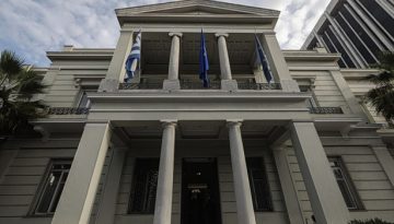 &Alpha;&pi;ά&nu;&tau;&eta;&sigma;&eta; &Upsilon;&Pi;&Epsilon;&Xi; &sigma;&tau;&eta;&nu; &Tau;&omicron;&upsilon;&rho;&kappa;ί&alpha;: &laquo;&Eta; &Sigma;&upsilon;&nu;&theta;ή&kappa;&eta; &tau;&eta;&sigmaf; &Lambda;&omega;&zeta;ά&nu;&nu;&eta;&sigmaf; &kappa;&alpha;&theta;&omicron;&rho;ί&zeta;&epsilon;&iota; &mu;&epsilon; &sigma;&alpha;&phi;ή&nu;&epsilon;&iota;&alpha; &tau;&omicron;&nu; &chi;&alpha;&rho;&alpha;&kappa;&tau;ή&rho;&alpha; &tau;&eta;&sigmaf; &mu;&epsilon;&iota;&omicron;&nu;ό&tau;&eta;&tau;&alpha;&sigmaf; &sigma;&tau;&eta; &Theta;&rho;ά&kappa;&eta; &omega;&sigmaf; &theta;&rho;&eta;&sigma;