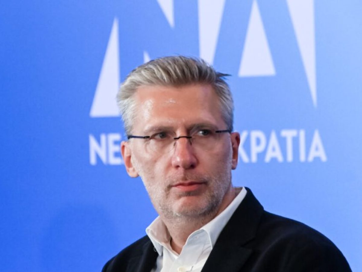 &Alpha;&pi;ά&nu;&tau;&eta;&sigma;&eta; &Sigma;&kappa;έ&rho;&tau;&sigma;&omicron;&upsilon; &sigma;&tau;&omicron;&upsilon;&sigmaf; &laquo;5&raquo;: &laquo;&Delta;&epsilon;&nu; &epsilon;ί&mu;&alpha;&sigma;&tau;&epsilon; &epsilon;&sigma;&omega;&tau;&epsilon;&rho;&iota;&kappa;ά &alpha;&nu;&tau;ί&pi;&alpha;&lambda;&omicron;&iota;, &omicron; &epsilon;&chi;&theta;&rho;ό&sigmaf; &epsilon;ί&nu;&alpha;&iota; έ&xi;&omega;&raquo;
