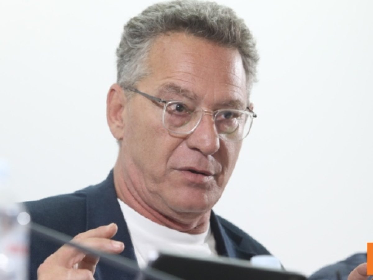 &Alpha;&rho;&beta;&alpha;&nu;ί&tau;&eta;&sigmaf; &gamma;&iota;&alpha; &tau;&eta; &delta;ή&lambda;&omega;&sigma;ή &tau;&omicron;&upsilon; &gamma;&iota;&alpha; &tau;&iota;&sigmaf; &laquo;&pi;&epsilon;&iota;&rho;&alpha;&gamma;&mu;έ&nu;&epsilon;&sigmaf; &epsilon;&kappa;&lambda;&omicron;&gamma;έ&sigmaf;&raquo;: Ή&tau;&alpha;&nu; &mu;&iota;&alpha; &chi;&alpha;&rho;ά &delta;ή&lambda;&omega;&sigma;&eta;, &delta;&epsilon;&nu; &mu;ί&lambda;&eta;&sigma;&alpha; &gamma;&iota;&alpha; &nu;&omicron;&theta;&epsilon;ί&alpha;