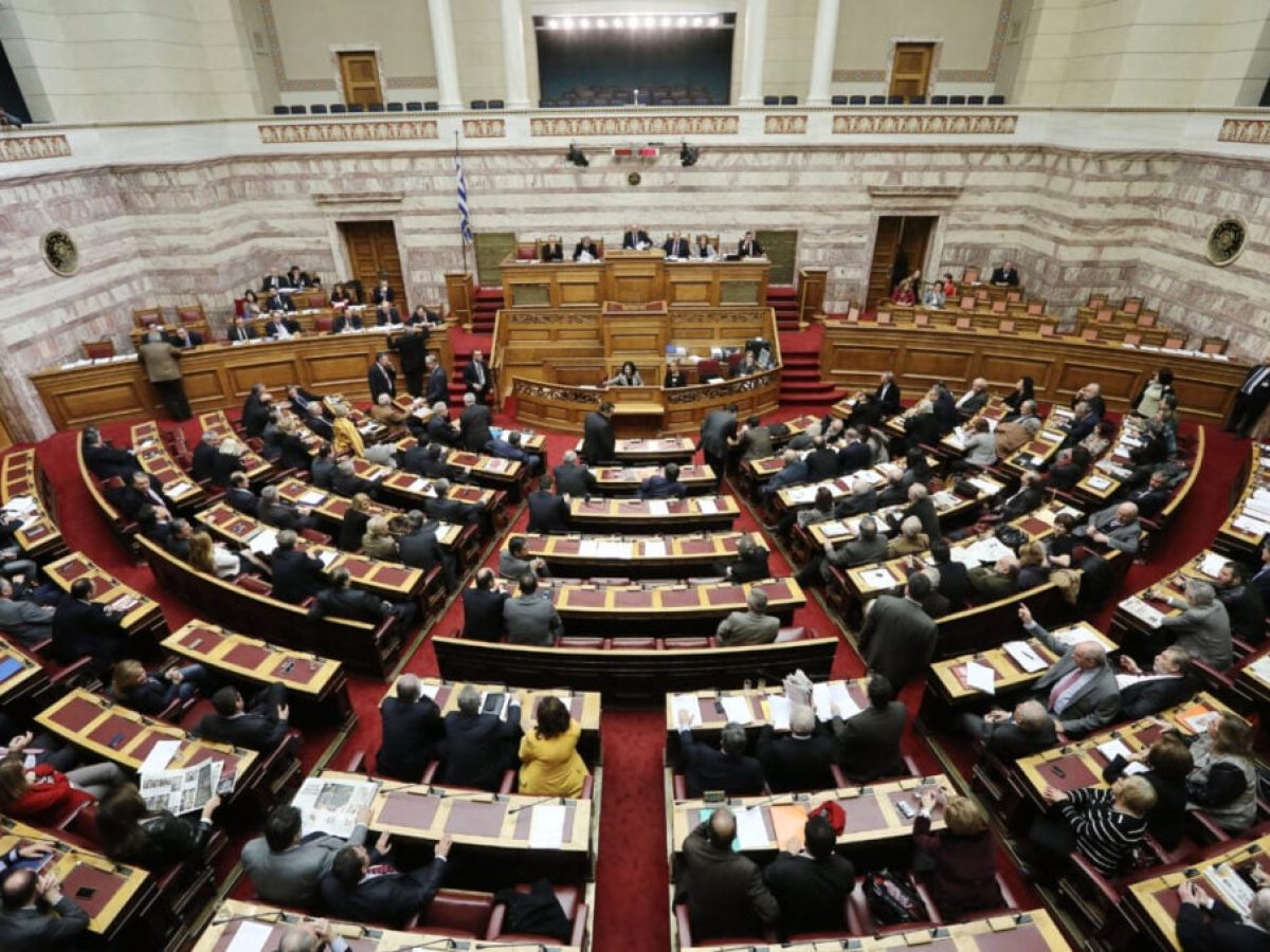 Aσυμβίβαστο υπουργού-βουλευτή: Να δούμε και τη μείωση του αριθμού των βουλευτών, λέει ο Μαρινάκης