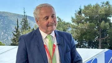 Delphi Economic Forum XI 2026 &ndash; &Mu;&alpha;&nu;&iota;ά&tau;&eta;&sigmaf;: &Eta; &Epsilon;&upsilon;&rho;ώ&pi;&eta; &delta;&epsilon;&nu; &epsilon;ί&nu;&alpha;&iota; έ&tau;&omicron;&iota;&mu;&eta; &gamma;&iota;&alpha; &epsilon;&nu;&epsilon;&rho;&gamma;&epsilon;&iota;&alpha;&kappa;ή &kappa;&rho;ί&sigma;&eta;